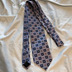 Hart Schaffner Marx Men's Geometric Square Pattern Hand Tailored Silk Necktie